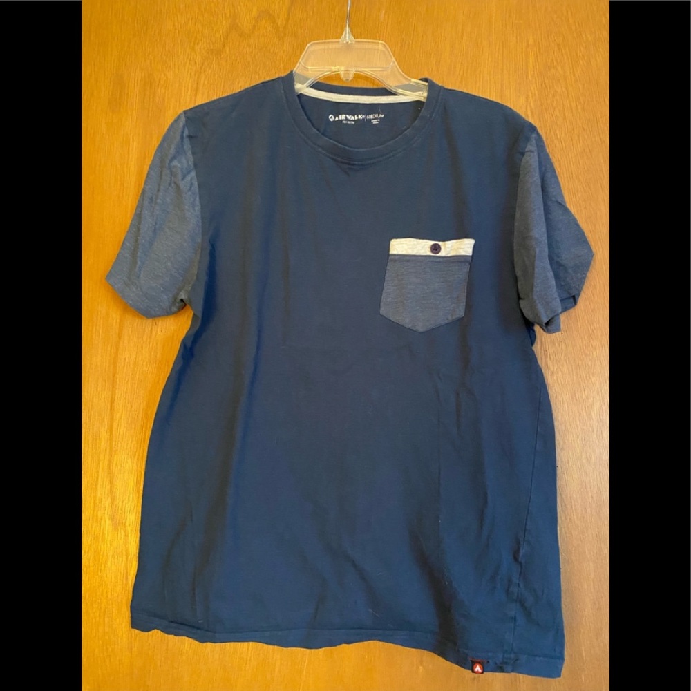 🌟Airwalk Pocket T-shirt Men’s Size Medium